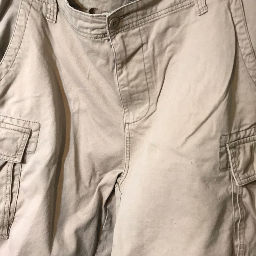 Men’s khaki shorts
